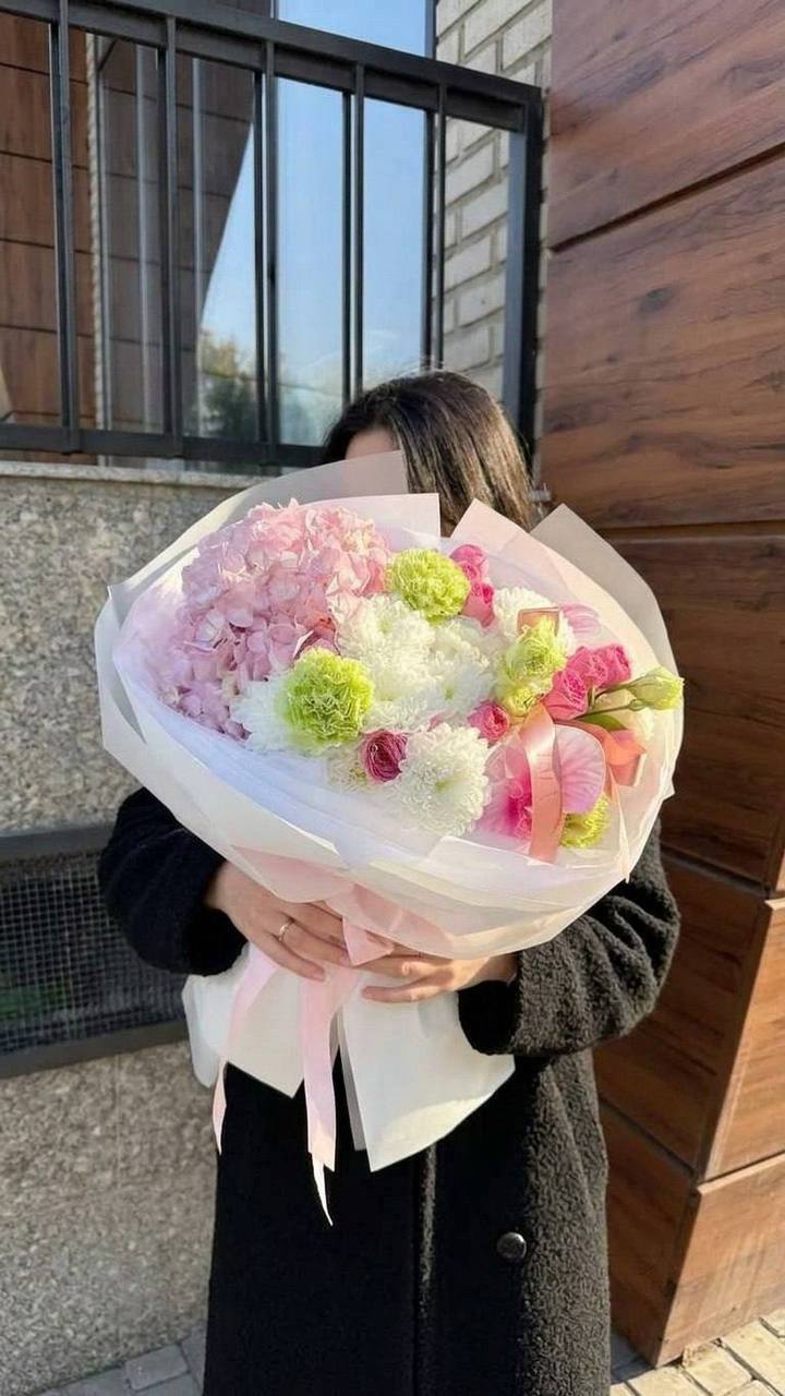 Букет «Великолепный подарок»